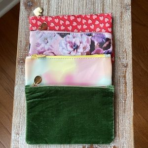 4 Cosmetic Bags, Free Face Mask